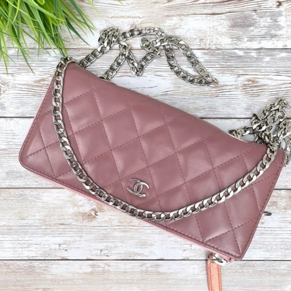 Authentic Chanel Pre-Loved Quilted Wallet on Chain